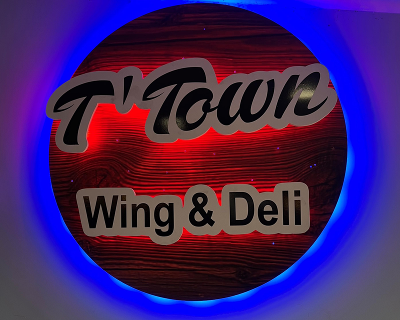 T TOWN WING & DELI logo